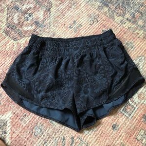 Lululemon Hotty Hot shorts 2.5 inch inseam